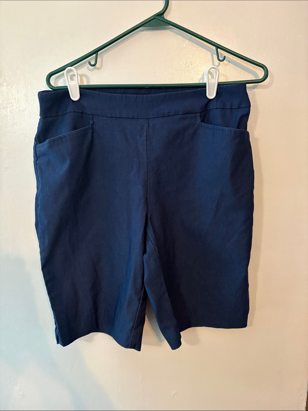 Time and Tru Navy Stretch Bermuda Shorts Size Medium